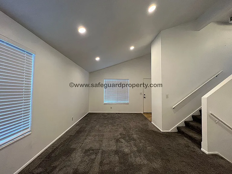 1906 E Jeremy Ct — Photo 7