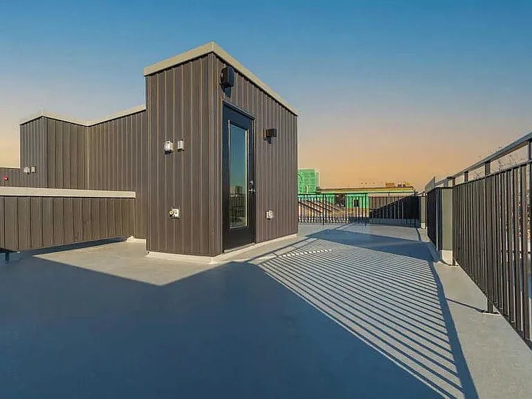 Full size roof top to add more living space and enjoyment.