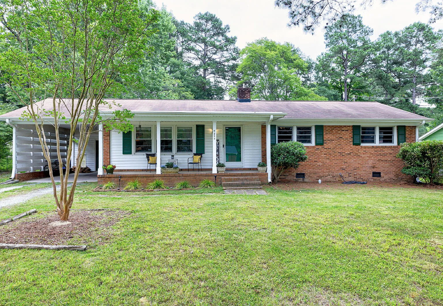 3 bed, 1.5 bath, 1308 sqft, $2,200 — Photo 1