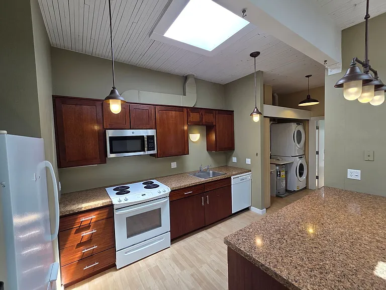 750 Monroe St — Photo 10