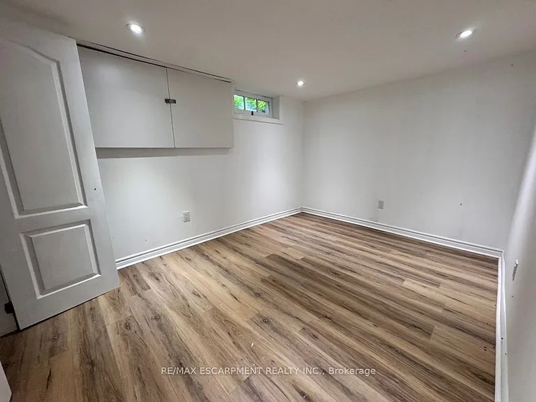 46 Plains Rd E #LOWER — Photo 10