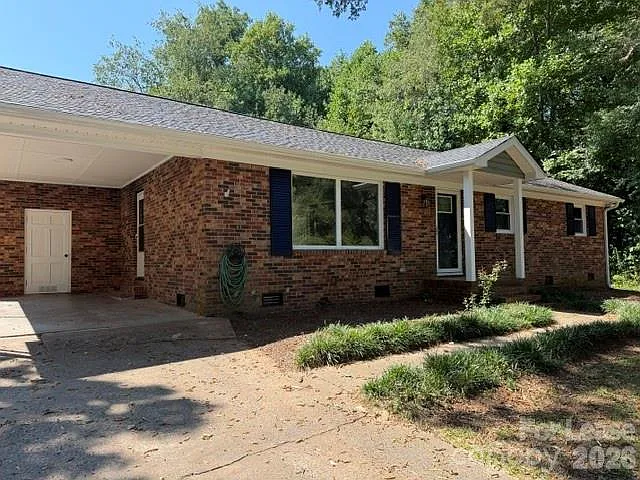 3 bed, 2.0 bath, $1,950 — Photo 2