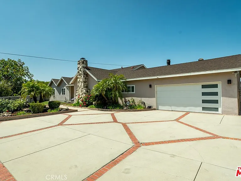 8471 Vine Valley Dr — Photo 2