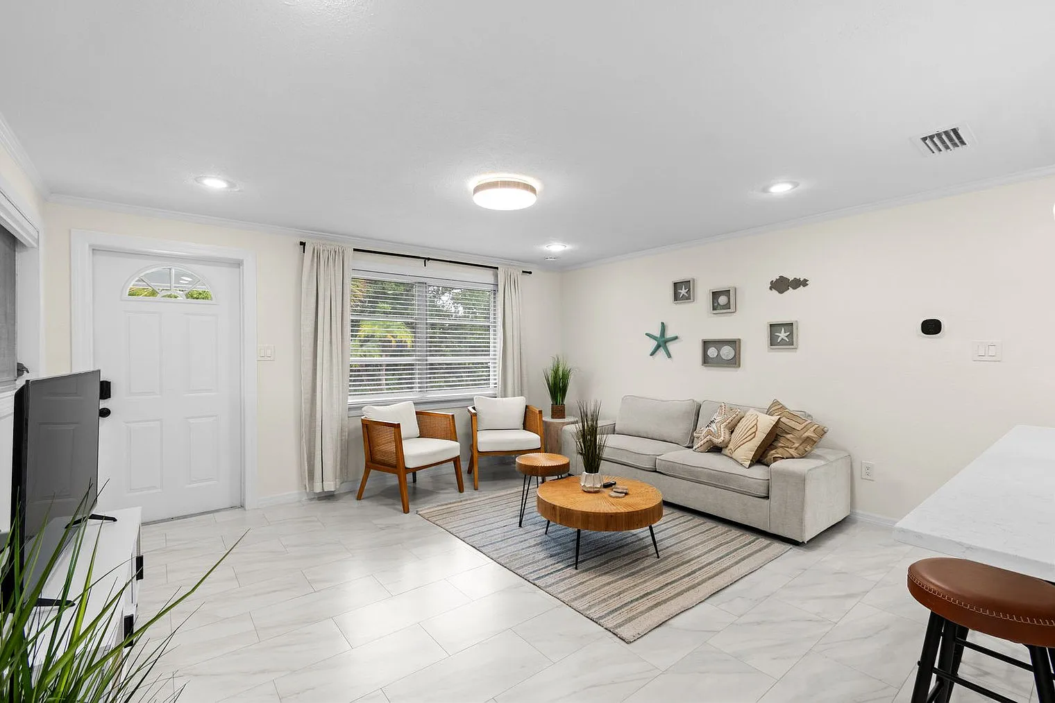 2 bed, 1.0 bath, 21226 sqft, $4,260 — Photo 1