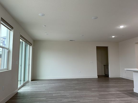 5th image of 5304 Kusnick Ave
