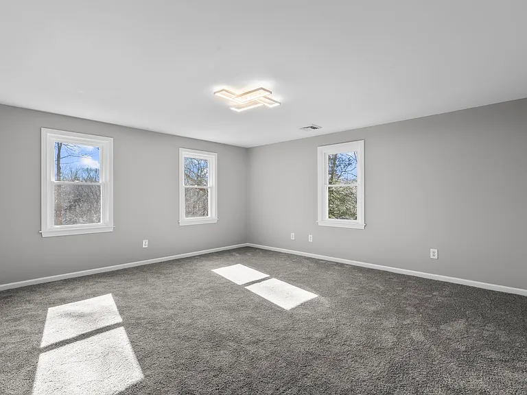 40 Harkness Dr — Photo 21