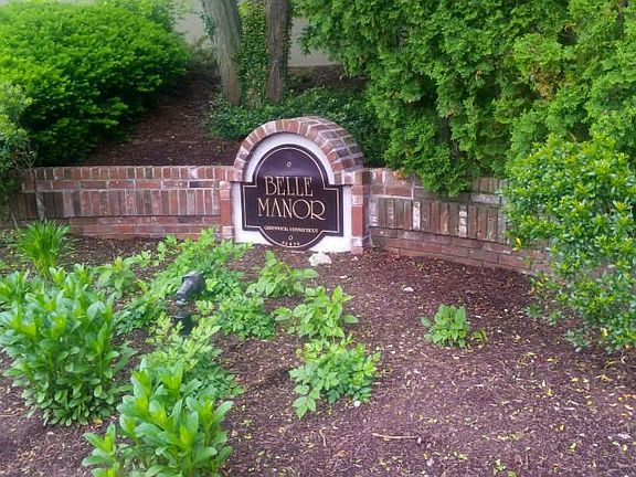 Belle Manor Walk to Downtown Greenwich- Complex near Train, Town and Shops