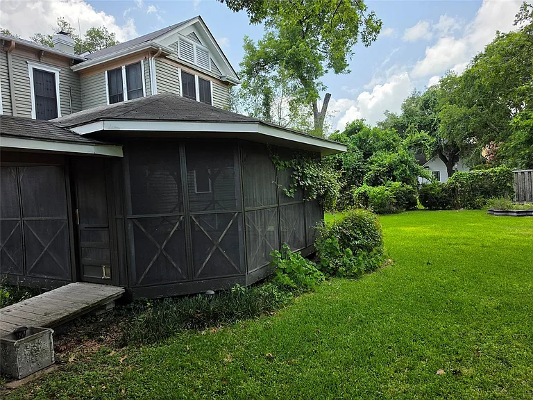 815 E Washington Ave — Photo 13