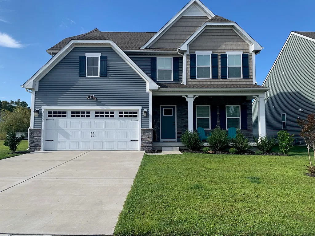 5 bed, 2512 sqft, $2,900 — Photo 2