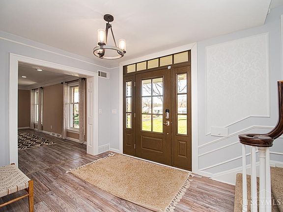 2nd image of 6042 Eastridge Ln