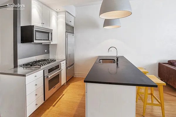 Sold by Sotheby's International Realty | media 10