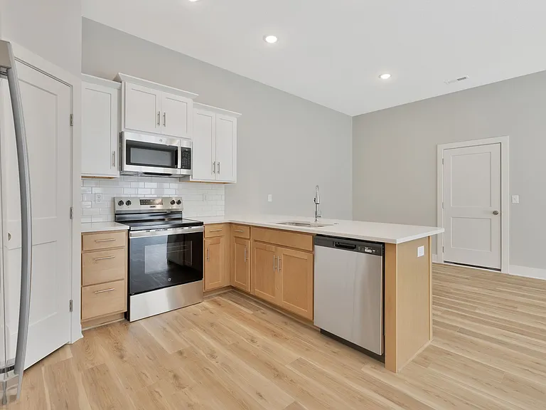 1102 SE 10th Ter — Photo 15