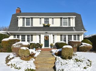 17 Beech St, Garden City, NY 11530