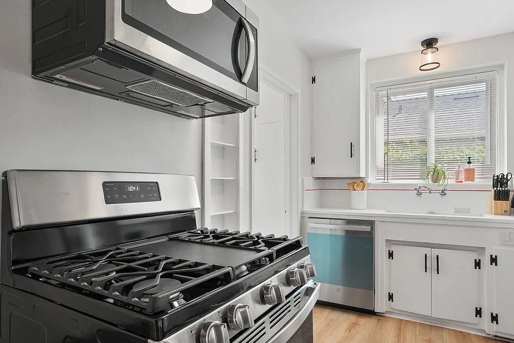 2307 W Verdugo Ave — Photo 4