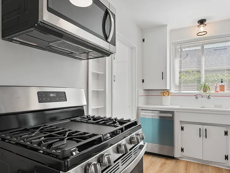 2307 W Verdugo Ave — Photo 4