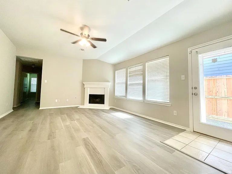 5723 Wandering Creek Dr — Photo 2