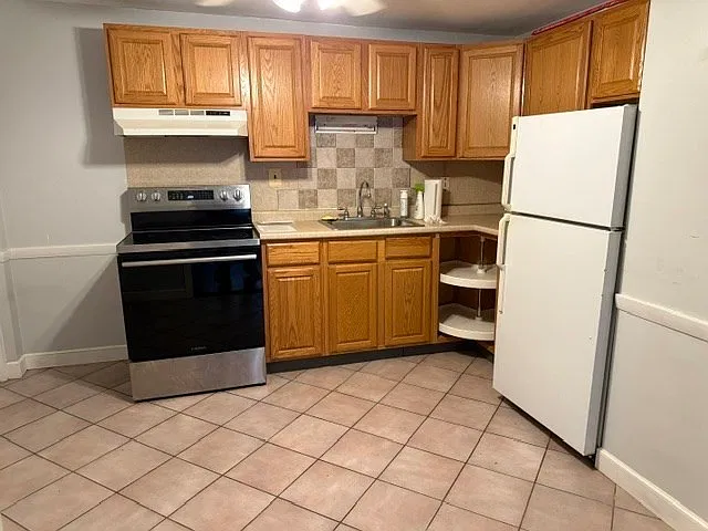 2 bed, 1.0 bath, 715 sqft, $1,950 — Photo 2