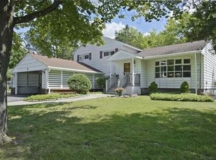 9 Hewlett Rd, Poughkeepsie, NY 12603