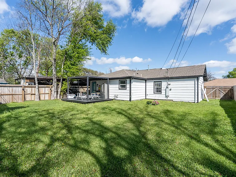 810 Jerry St — Photo 18