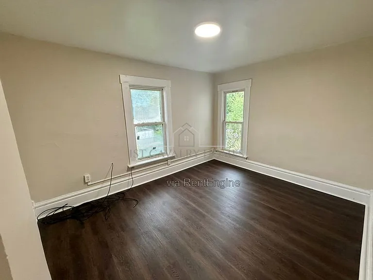 1052 Yale St #3 — Photo 8