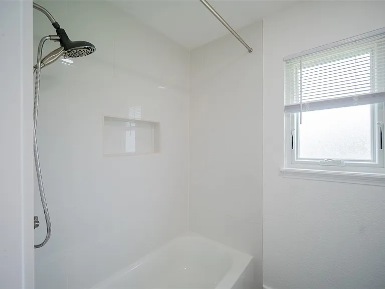 4815 Caris St — Photo 38
