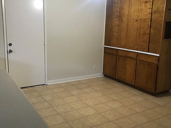 3rd image of 1812 Parker Ave