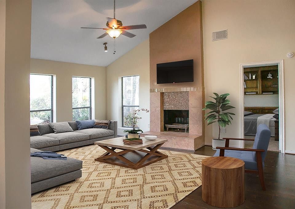 1st image of 16058 Broadwater Dr