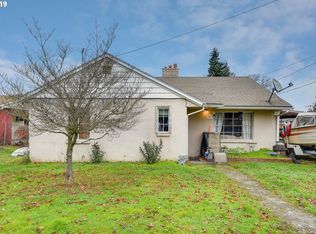 207 E 3rd St, Molalla, OR 97038
