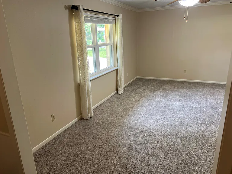 1918 Courtney Dr — Photo 14