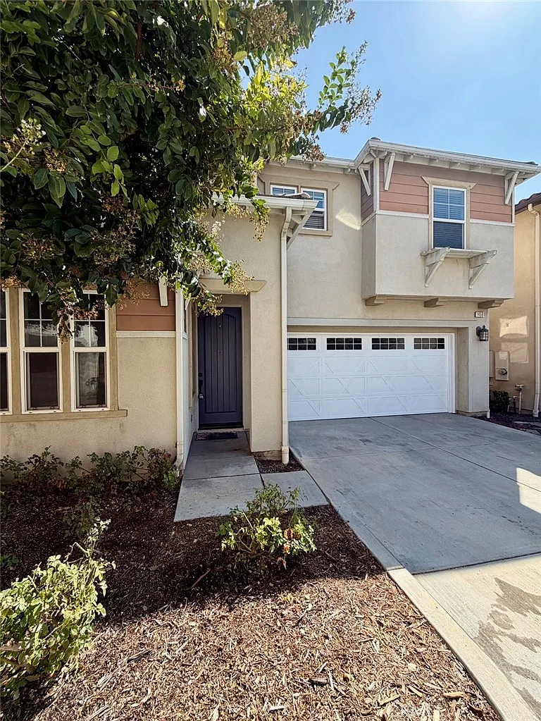 4 bed, 2092 sqft, $3,700 — Photo 2