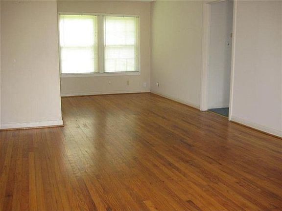 4th image of 1017 West Dr