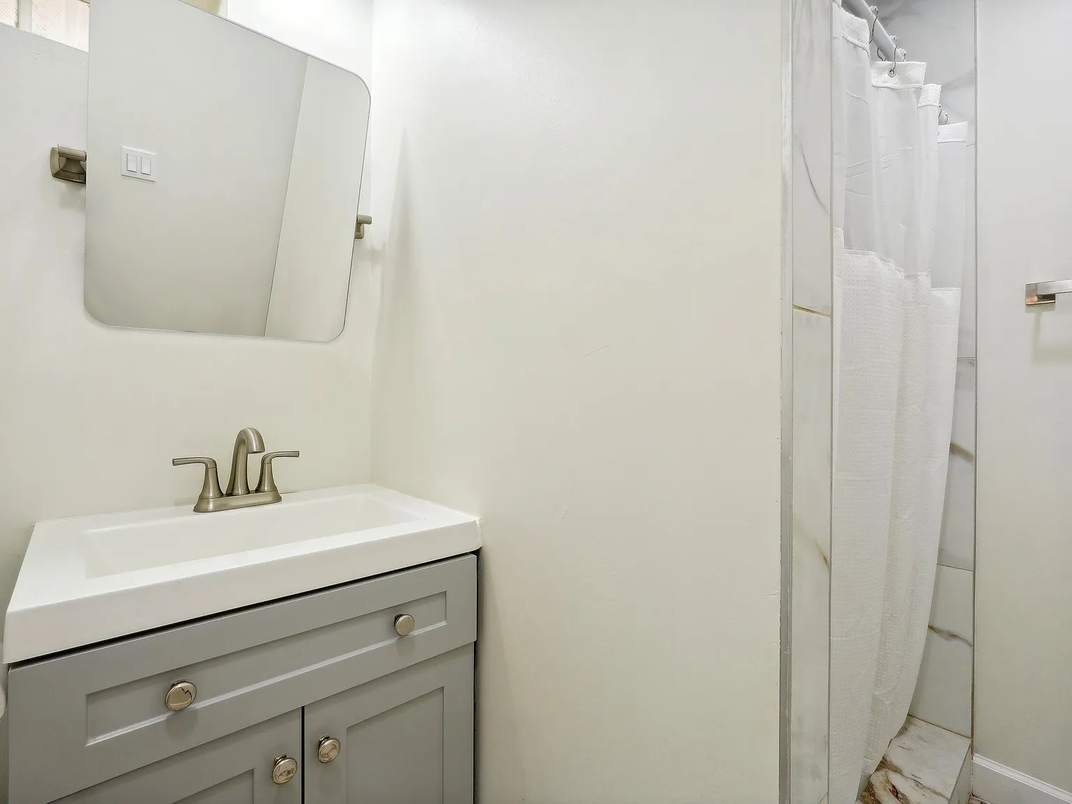 4 bed, 6.0 bath, 3000 sqft, $728 — Photo 4