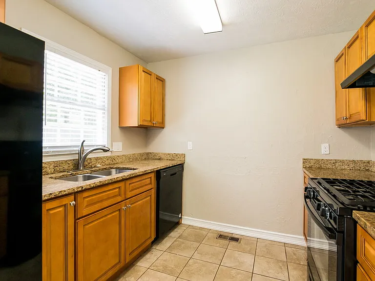 155 Sunny Ln — Photo 4