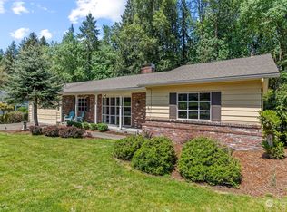2360 W Hills Dr, Longview, WA 98632