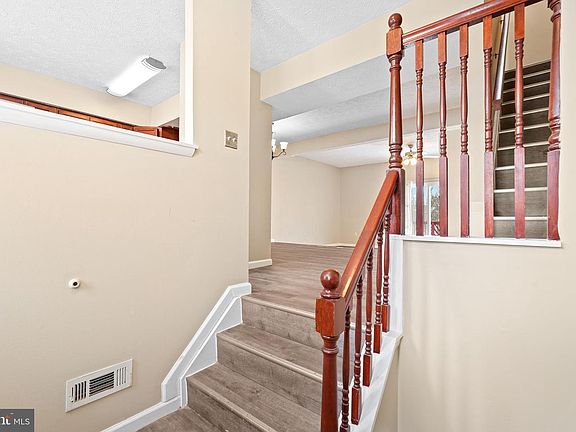 2nd image of 18 Rachel Ct