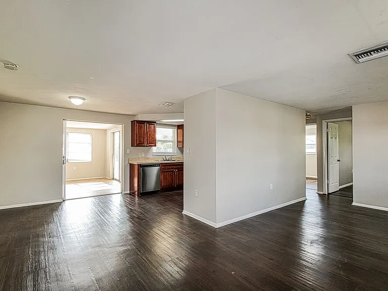 1012 Normandy Blvd — Photo 6