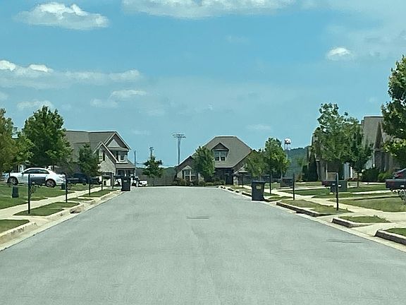 5th image of 110 Willow Bank Cir