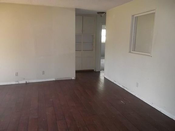 3rd image of 127 Shady Shores Dr