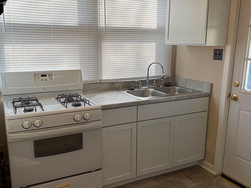 1st image of 1520 1/2 California St #1/2