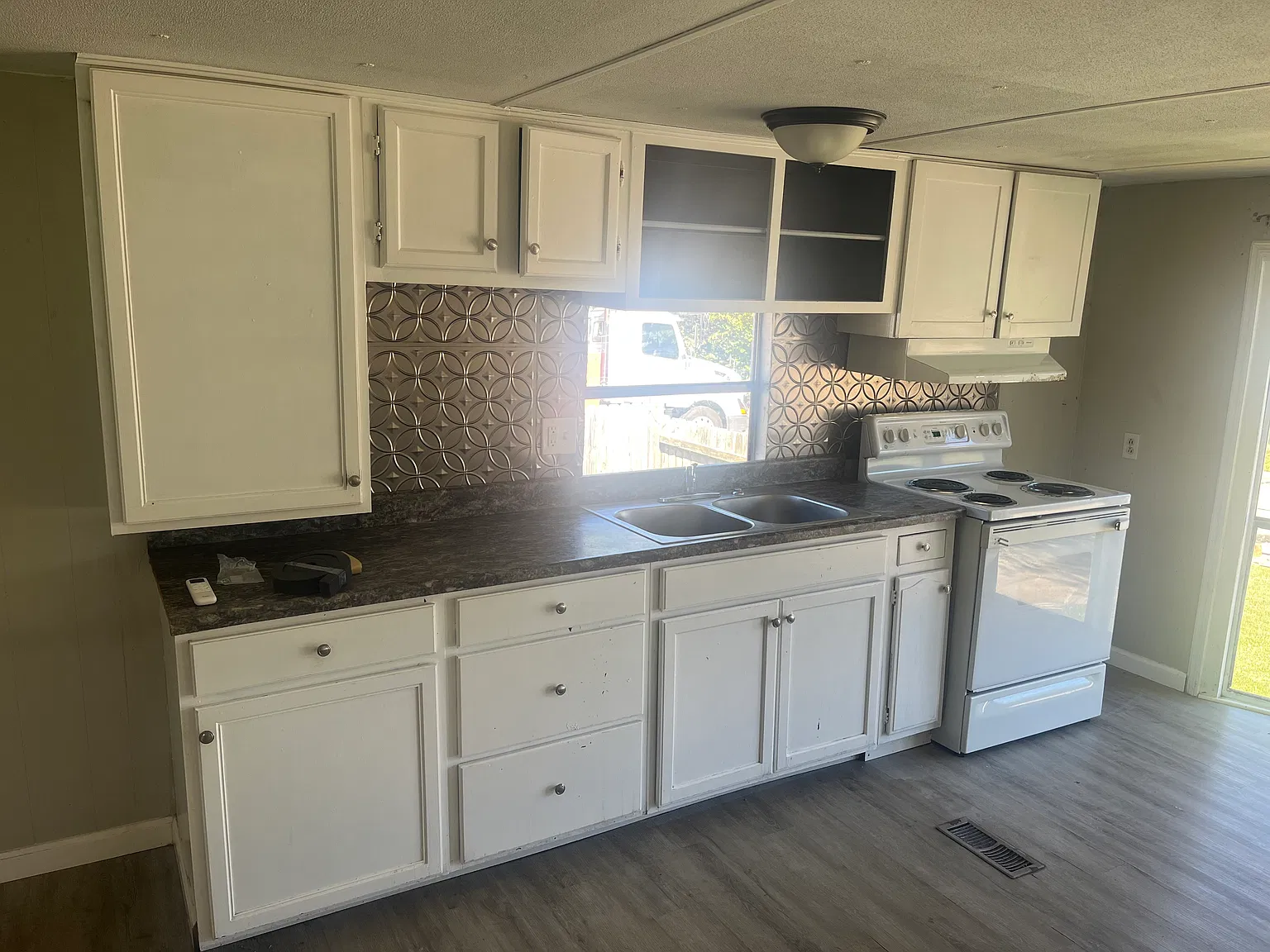 3 bed, 1000 sqft, $1,400 — Photo 3