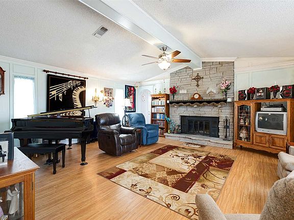 3rd image of 113 Casey Dr