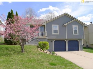 1932 Clay Ridge Dr, Liberty, MO 64068