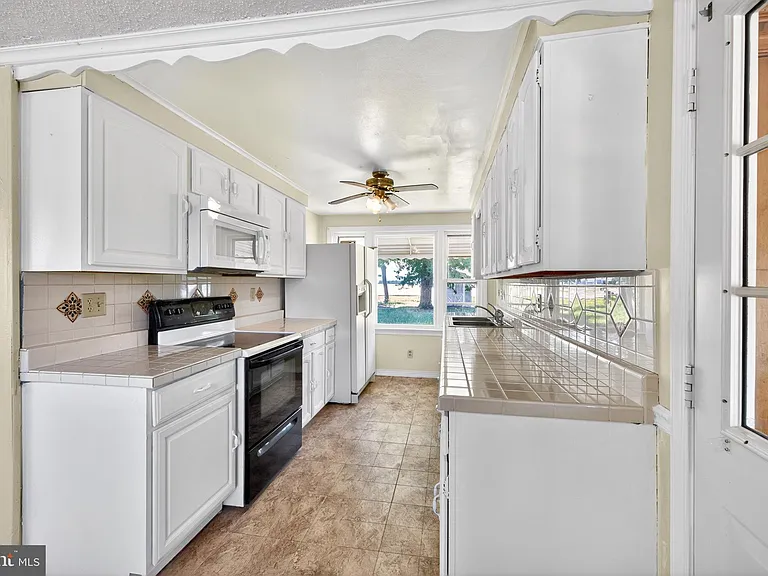 101 E Liberty St — Photo 12