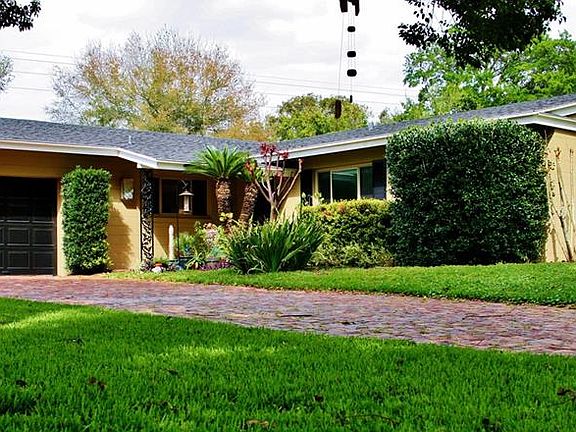 3rd image of 1711 Pepperidge Dr
