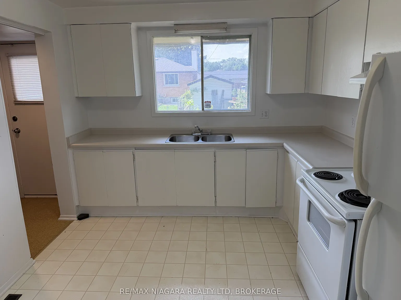 3 bed, $2,500 — Photo 2