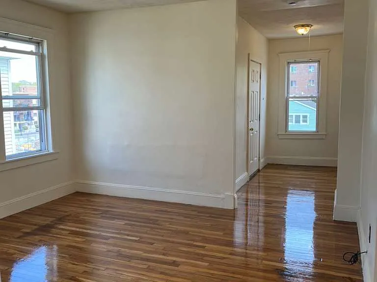 827 Hyde Park Ave — Photo 5