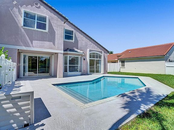 5th image of 1021 NW 173rd Ave #0