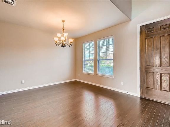 5th image of 111 Thoroughbred St