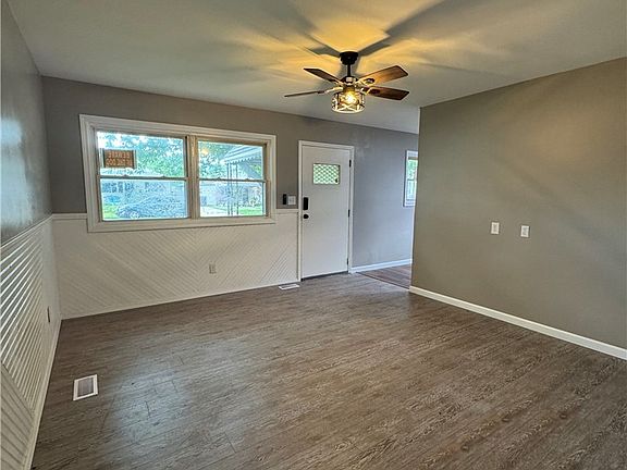 4th image of 961 Foster Ave