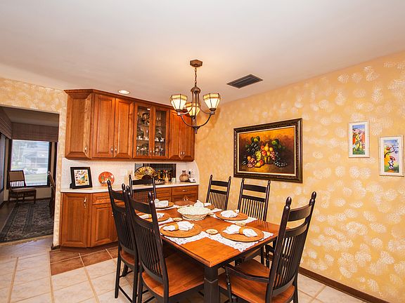 4th image of 26 Claridge Ct S